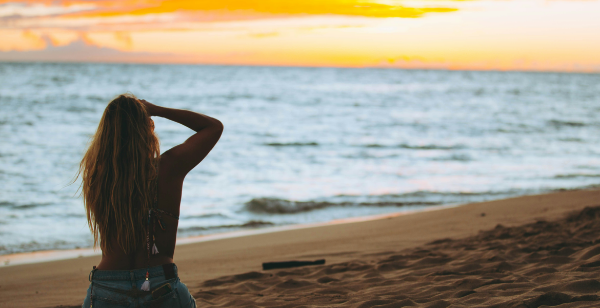 solo-woman-beach-fun